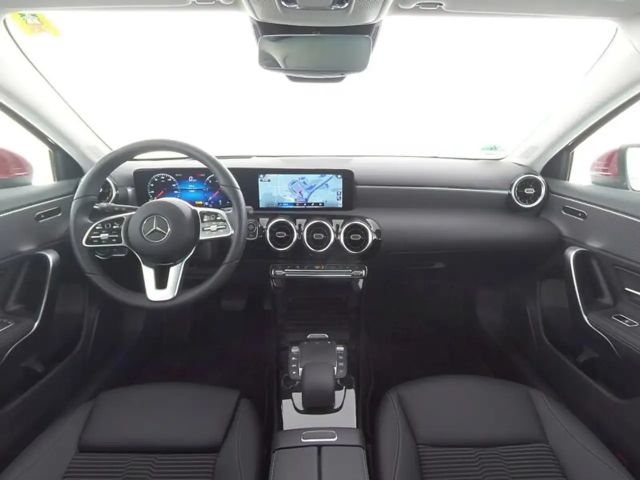 Mercedes-Benz A 220