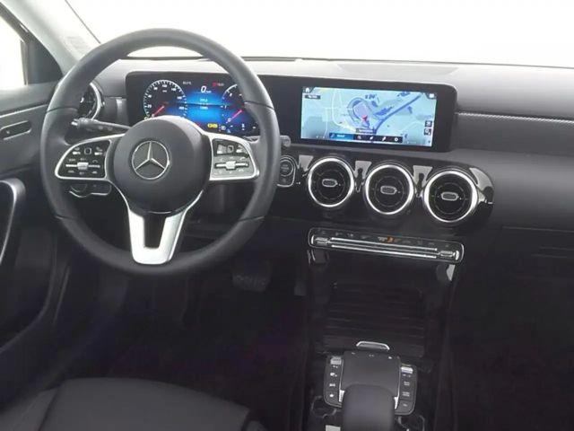 Mercedes-Benz A 220