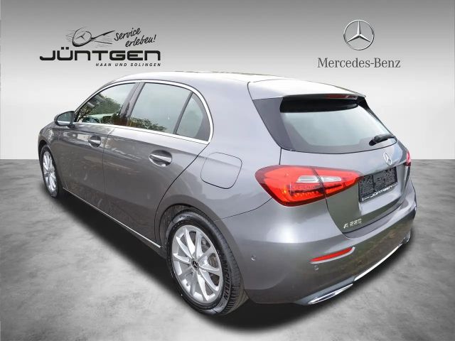 Mercedes-Benz A 220