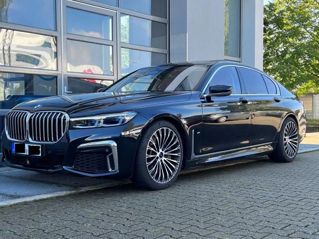 BMW 750 2021 Benzine