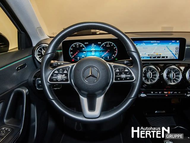 Mercedes-Benz A 220