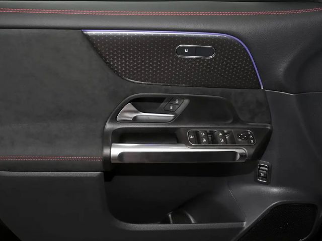 Mercedes-Benz GLB 220