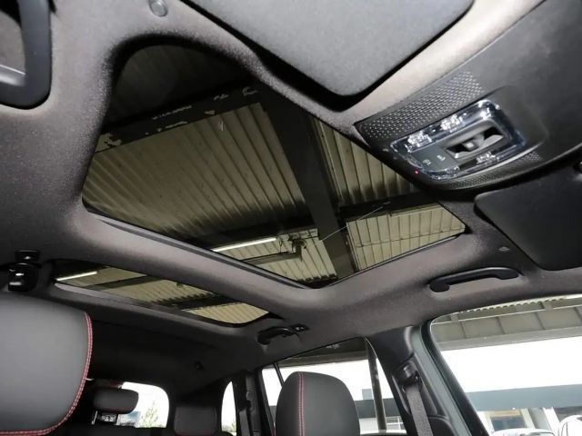 Mercedes-Benz GLB 220