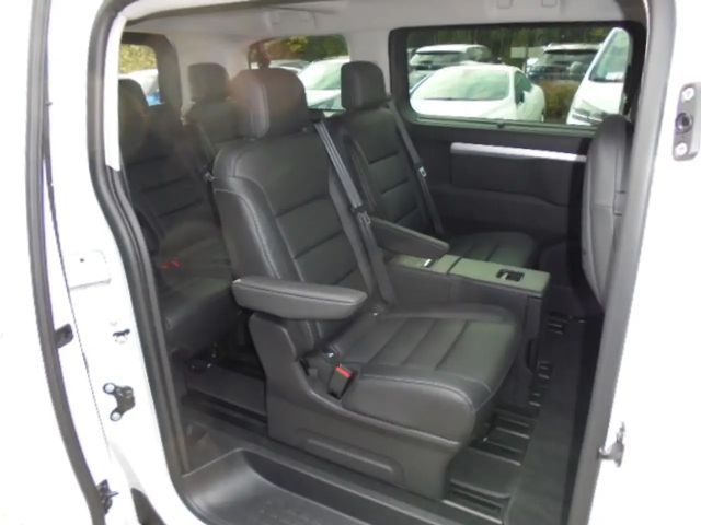 Peugeot Traveller