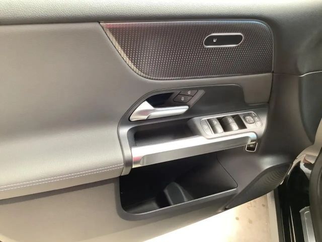 Mercedes-Benz EQB 300