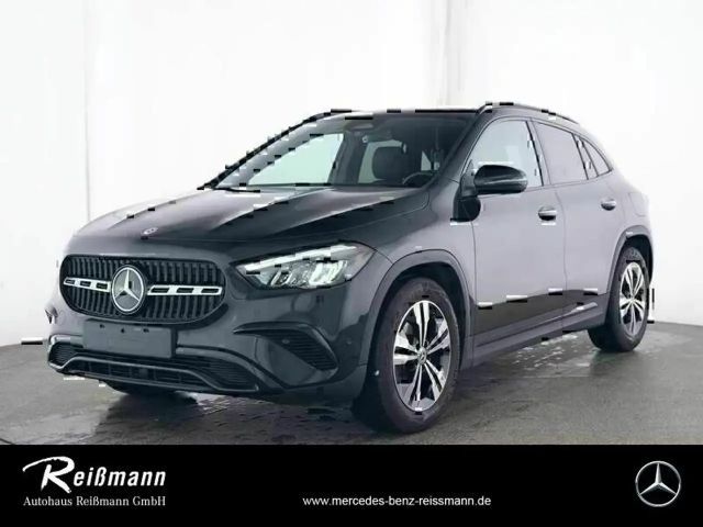 Mercedes-Benz GLA 180 2023 Benzine