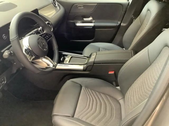 Mercedes-Benz B 220
