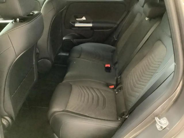 Mercedes-Benz B 220