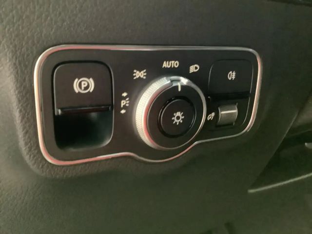 Mercedes-Benz B 220