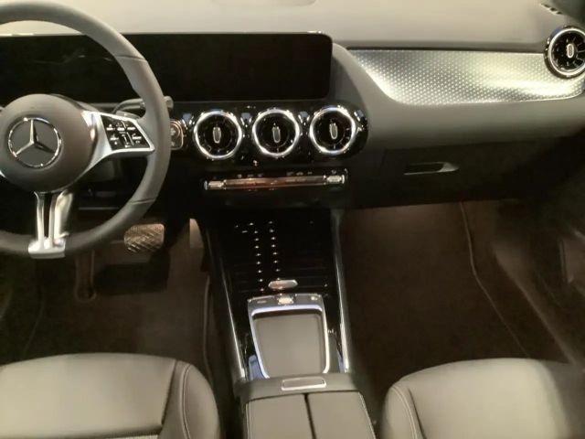 Mercedes-Benz B 220