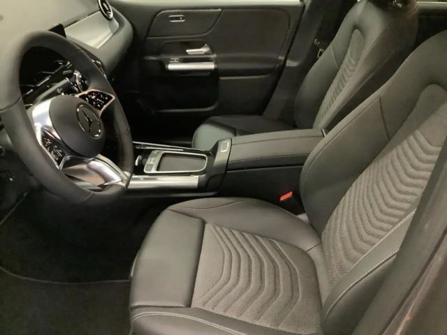Mercedes-Benz B 220