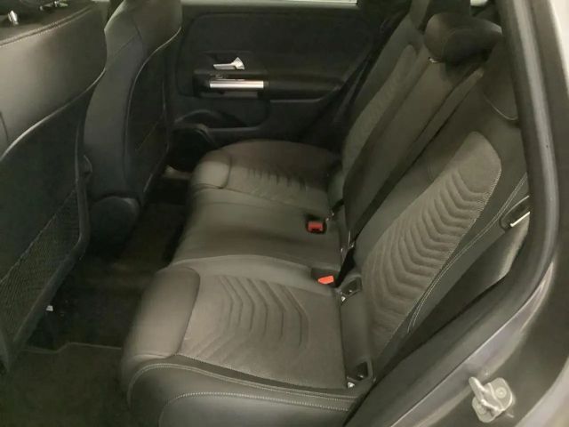 Mercedes-Benz B 220