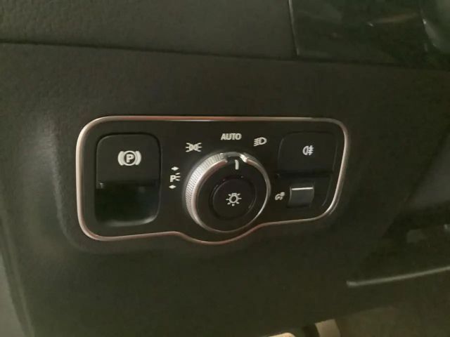 Mercedes-Benz B 220