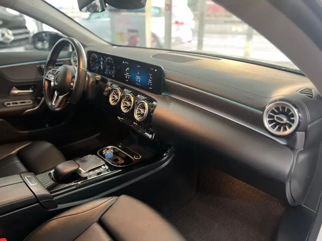 Mercedes-Benz CLA 220