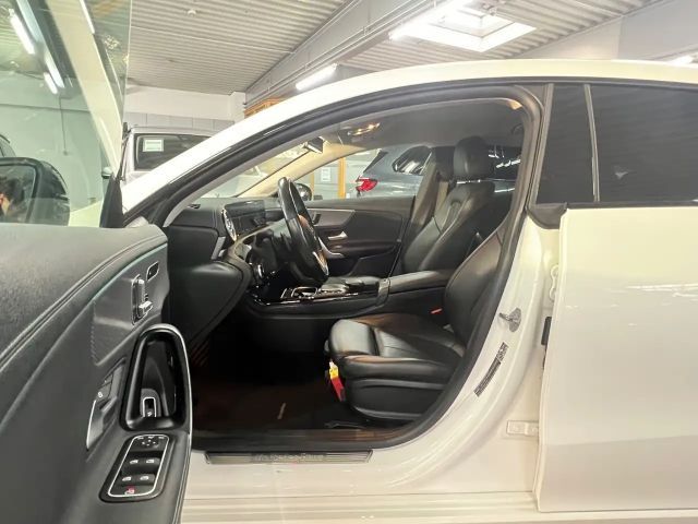 Mercedes-Benz CLA 220