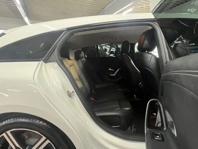 Mercedes-Benz CLA 220