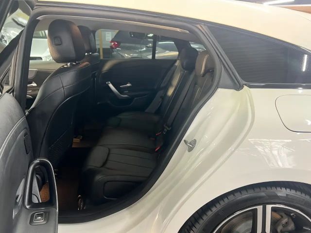 Mercedes-Benz CLA 220