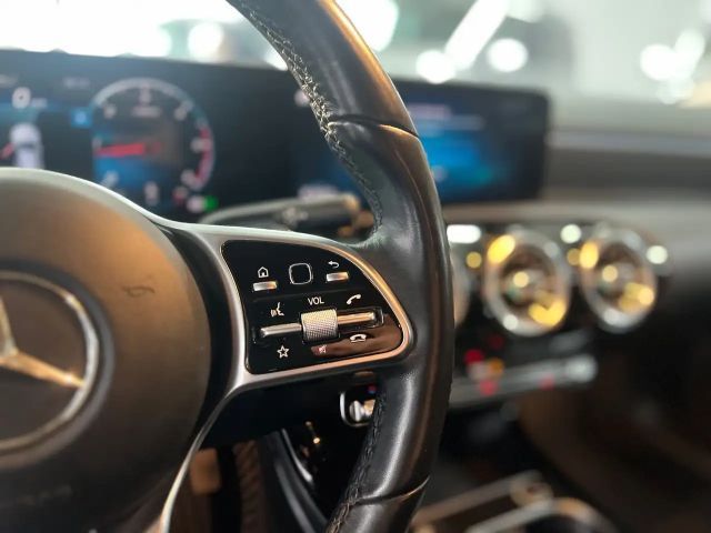 Mercedes-Benz CLA 220