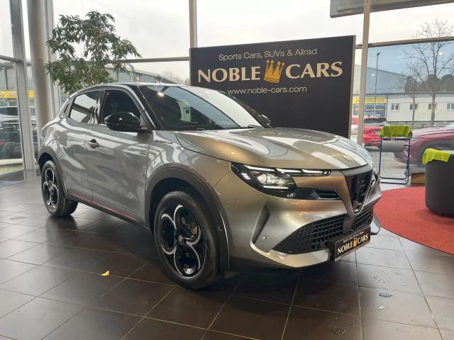 Alfa Romeo Junior 2024 Hybride / Benzine