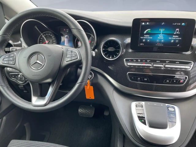Mercedes-Benz V 220