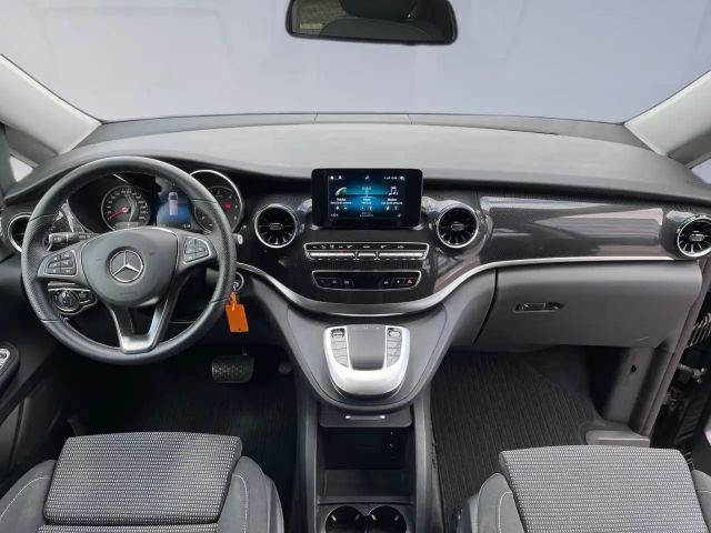 Mercedes-Benz V 220