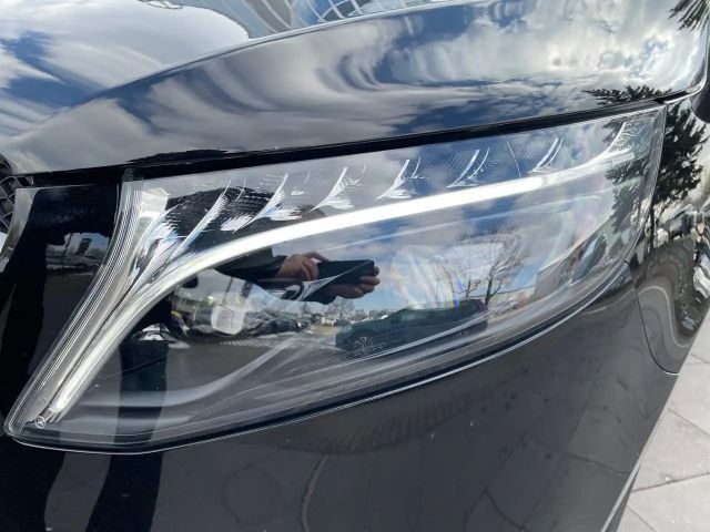 Mercedes-Benz V 220