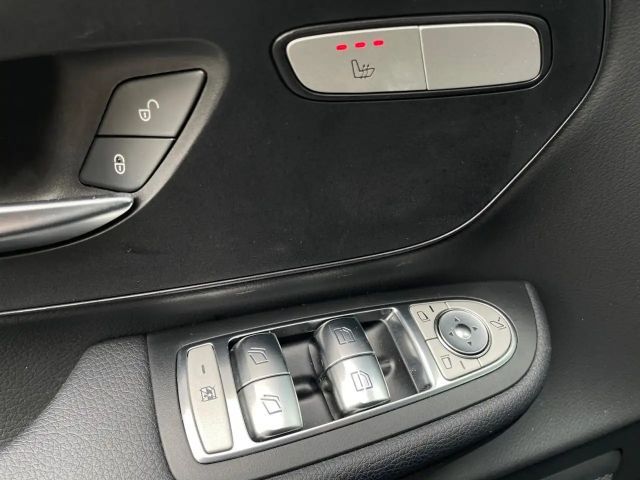 Mercedes-Benz V 220