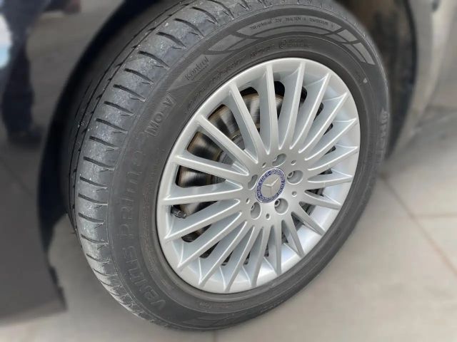 Mercedes-Benz V 220