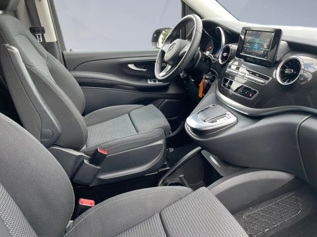 Mercedes-Benz V 220