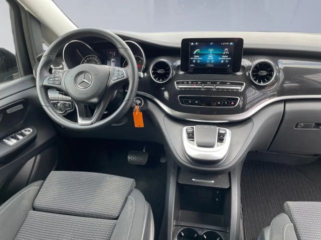 Mercedes-Benz V 220