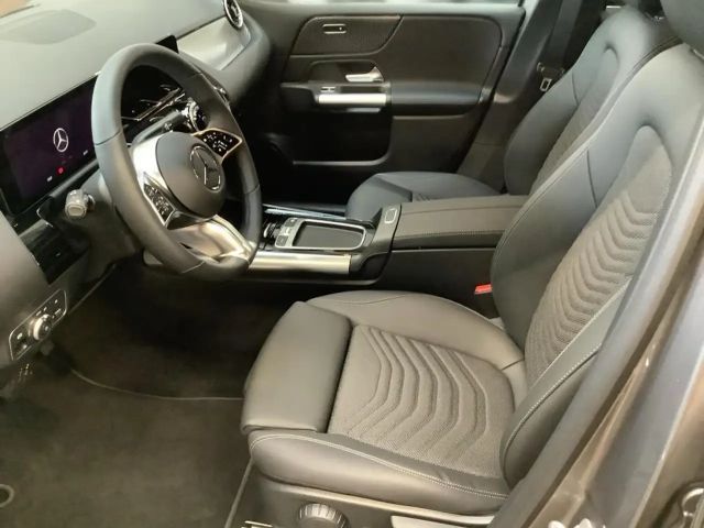 Mercedes-Benz B 220