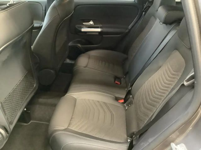 Mercedes-Benz B 220