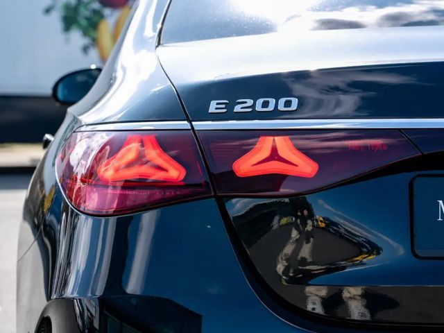 Mercedes-Benz E 200