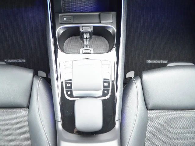 Mercedes-Benz GLB 220