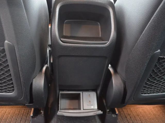 Mercedes-Benz GLB 220