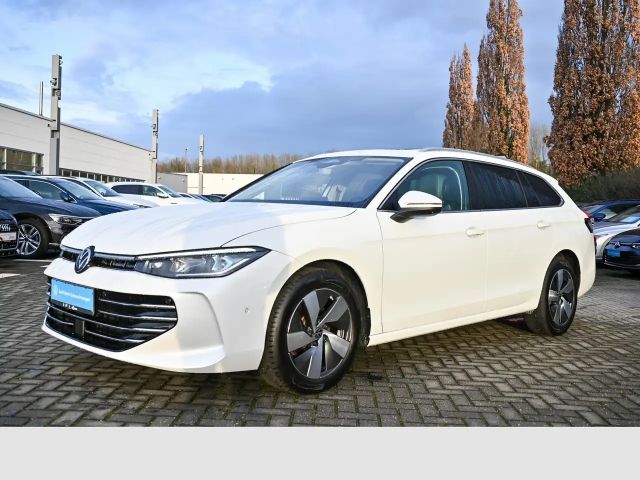 Volkswagen Passat Variant 2.0 TDI Elegance IQ Pano 360° AHK 2024 Diesel