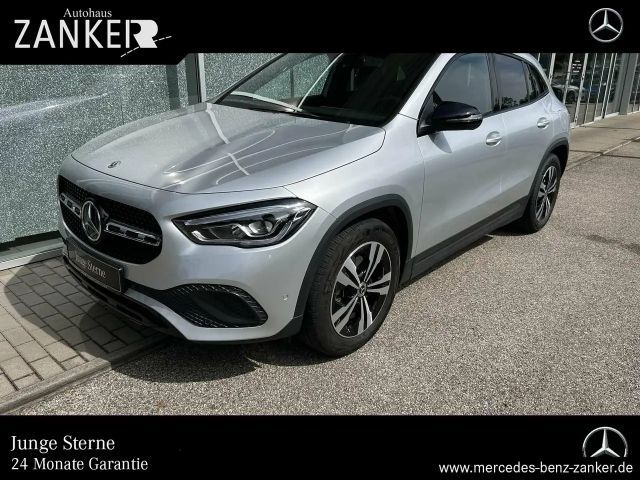 Mercedes-Benz GLA 200 2022 Benzine