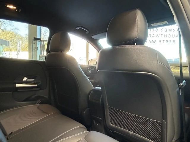 Mercedes-Benz B 220