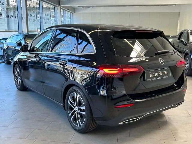 Mercedes-Benz B 220