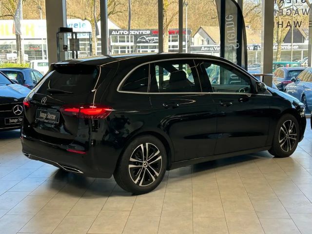 Mercedes-Benz B 220