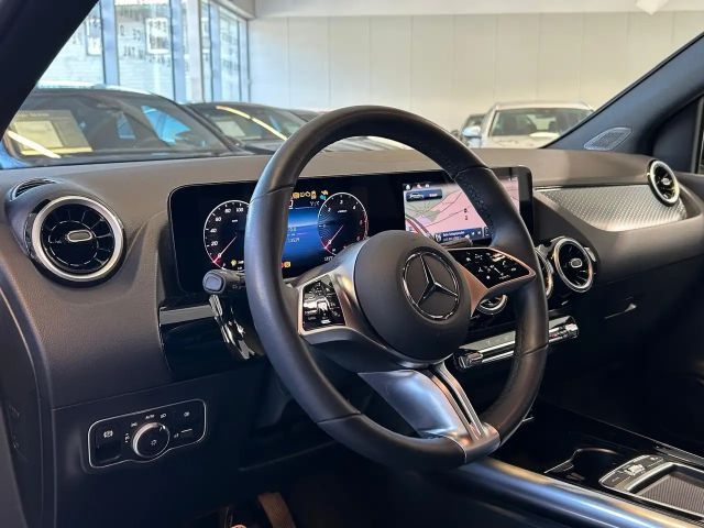 Mercedes-Benz B 220