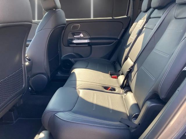 Mercedes-Benz GLB 220