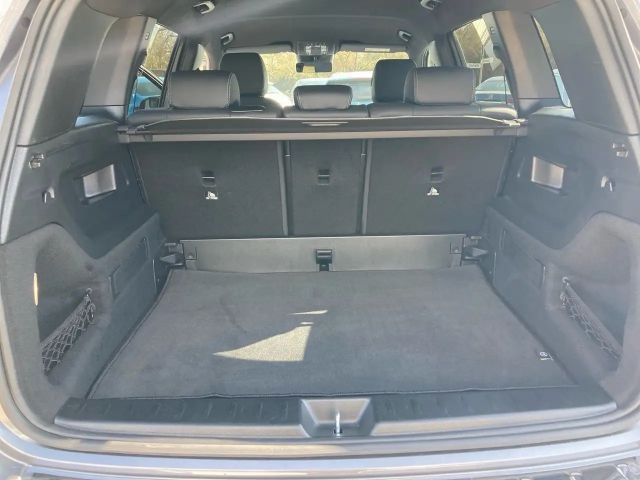 Mercedes-Benz GLB 220