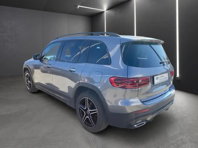 Mercedes-Benz GLB 220