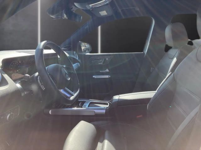 Mercedes-Benz GLB 220