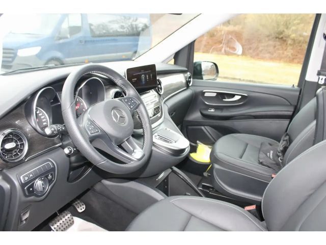 Mercedes-Benz V 220