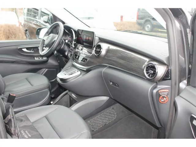 Mercedes-Benz V 220