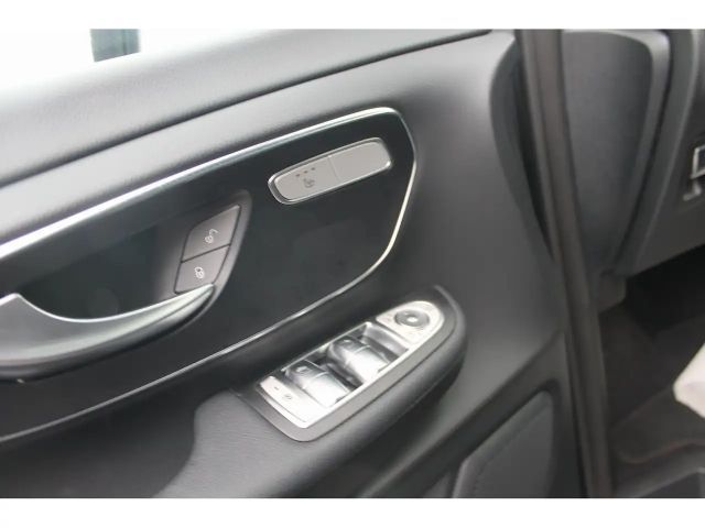 Mercedes-Benz V 220