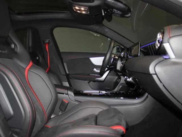 Mercedes-Benz CLA 35 AMG