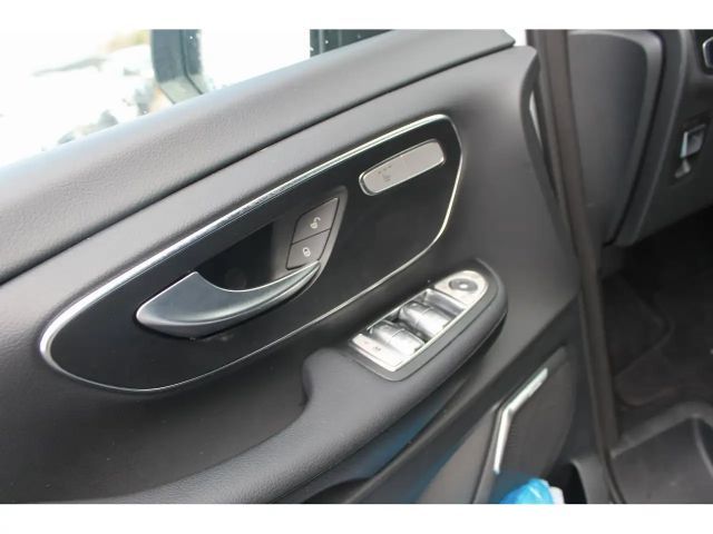 Mercedes-Benz V 220